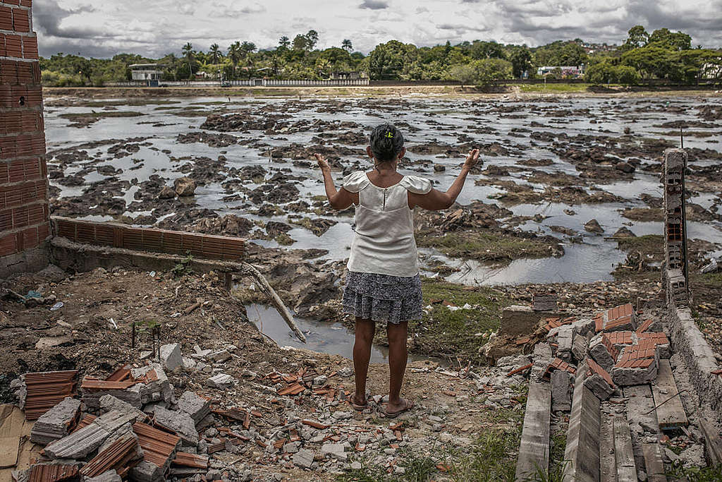 巴西東北部 Bahia 及 Minas Gerais 州洪災肆虐，由 2021 年 11 月一直持續至 2022 年初。氣候危機令極端天氣越趨頻繁和猛烈，意味因人禍而起的全球暖化，將陸續帶來更多洪災、旱災、風暴等極端天氣。 © Isis Medeiros / Greenpeace