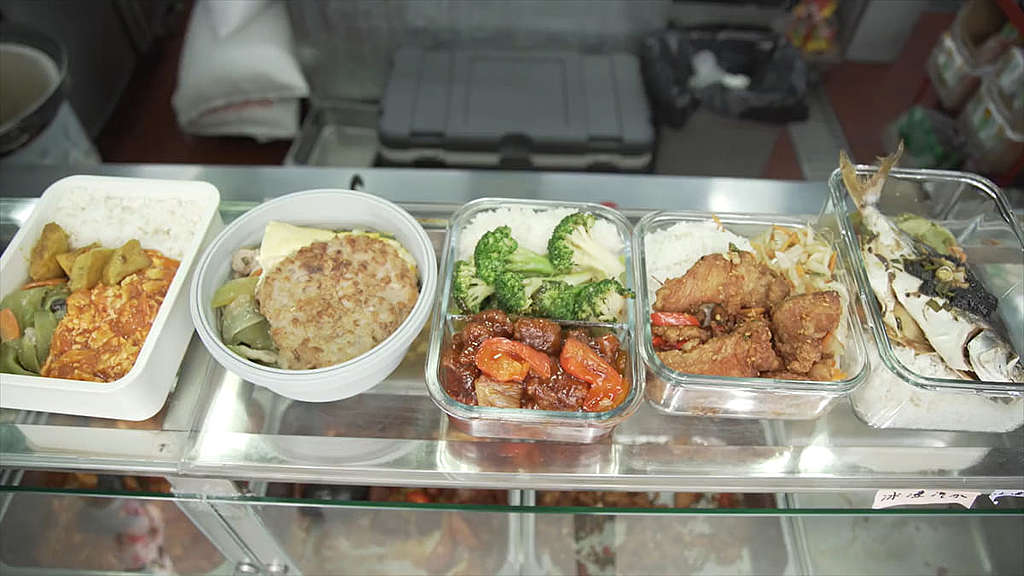 各式各樣的餸菜配搭,基本上均能放進自攜餐盒。 © Greenpeace