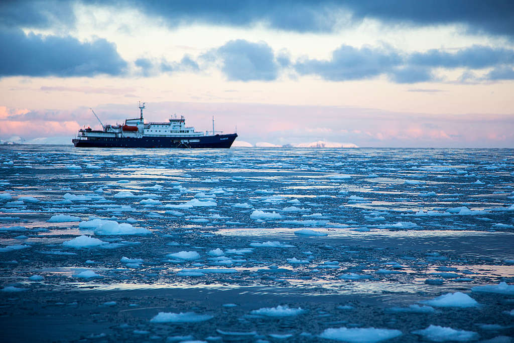 日落下的南冰洋。 © Wilson Cheung
