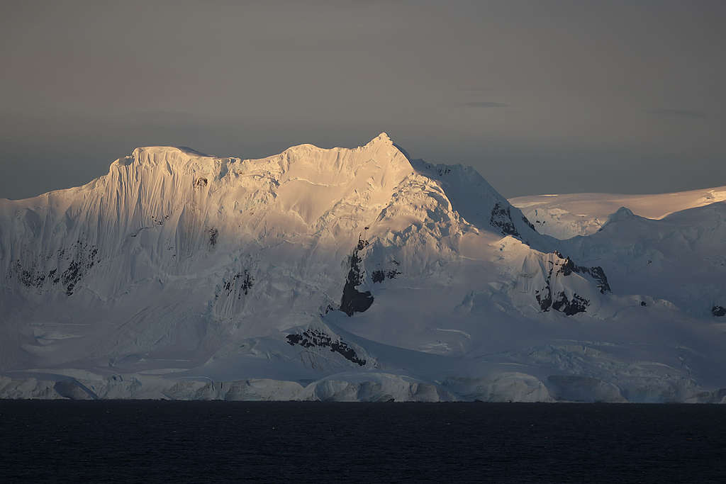 儘管南極離我們很遠，這裡仍能找到人類的污染痕跡。 © Wilson Cheung
