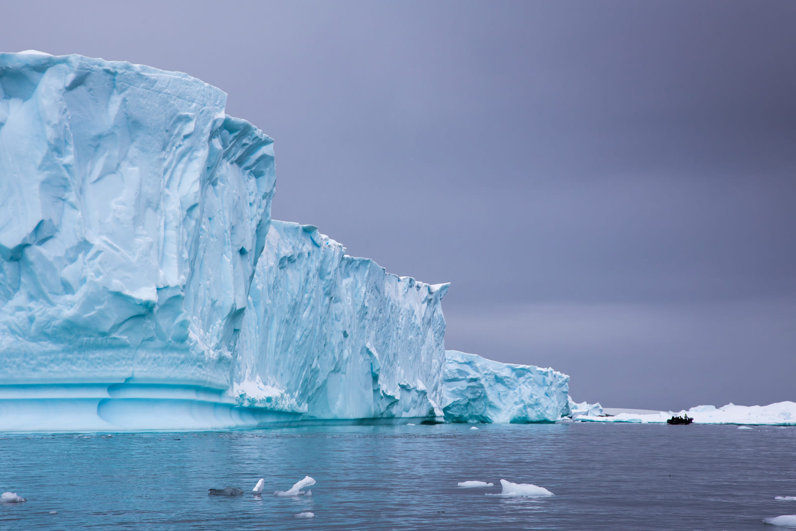 筆者 16 年前首次親眼目睹南極冰山，至今仍對大自然的鬼斧神工心存敬畏。 © Wilson Cheung