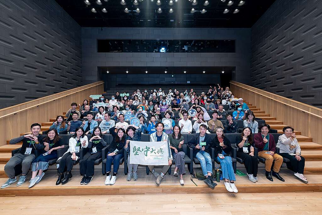 2023 年 12 月，綠色和平香港辦公室於中環大館舉行相「嶼」一刻：山・海・大嶼影像展，吸引近千位市民參與不同活動，其中四場放映會更是《山海大嶼》原創生態紀錄片首次登上大銀幕放映；攝製團隊成員馮漢城、黃遂心及郭子祈亦親臨現場分享，觸動更多人一起守護香港自然環境。