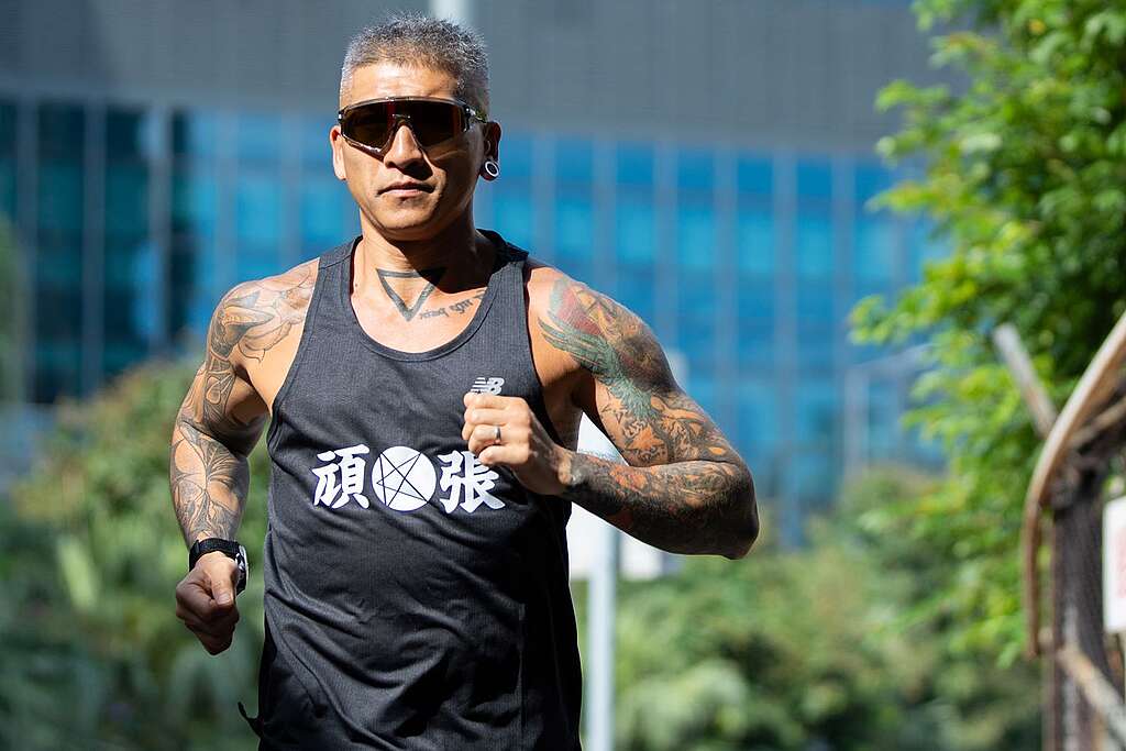 Sammy(右)形容跑步不只治癒身體,也是心靈良藥,幫助他抱着堅持心態矯正壞習慣。 © Greenpeace