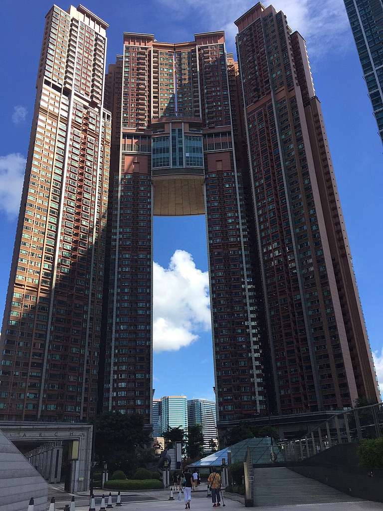 第一次到豪宅區做二手交易© Island hopper