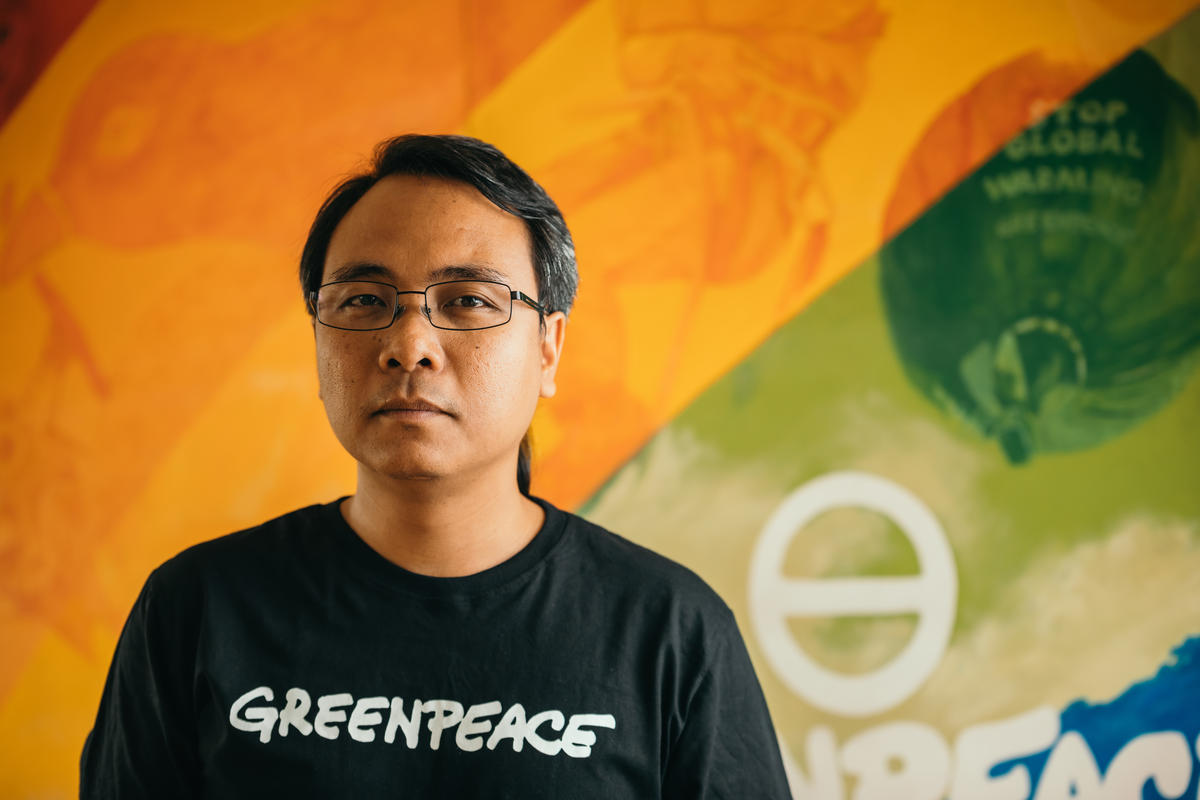 Yeb於工作推動減緩氣候危機,同時經歷氣候變化的切身之痛,老家為颱風「海燕」其中一個重災區東維薩亞斯(Eastern Visayas)。© Jilson Tiu / Greenpeace