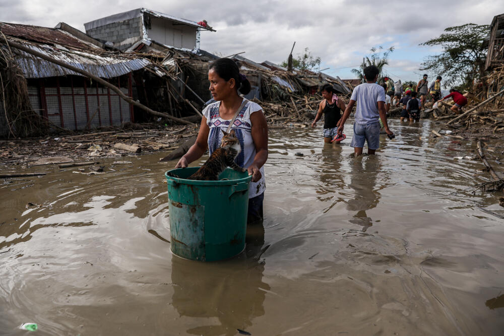 菲律賓當地遭颱風梵高無情蹂躪。© Basilio H. Sepe / Greenpeace