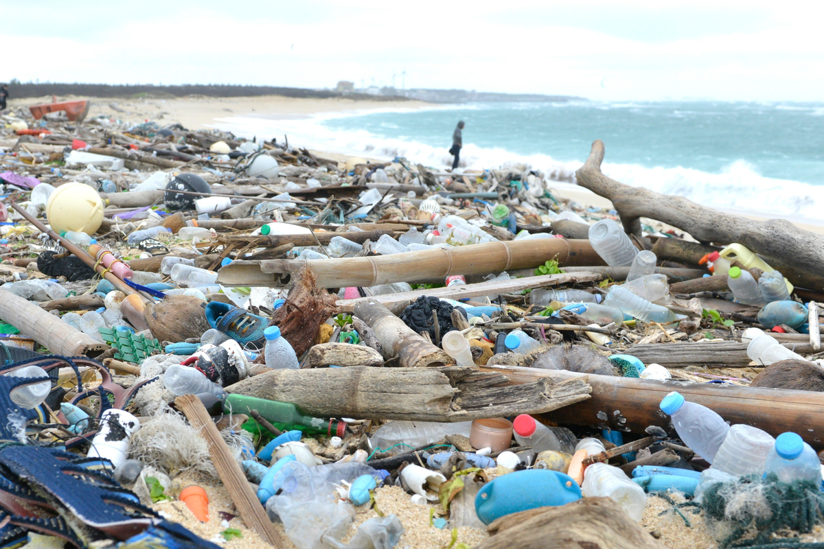 Plastic Pollution on Beach in Penghu, Taiwan. © Hung-Hsuan Chao