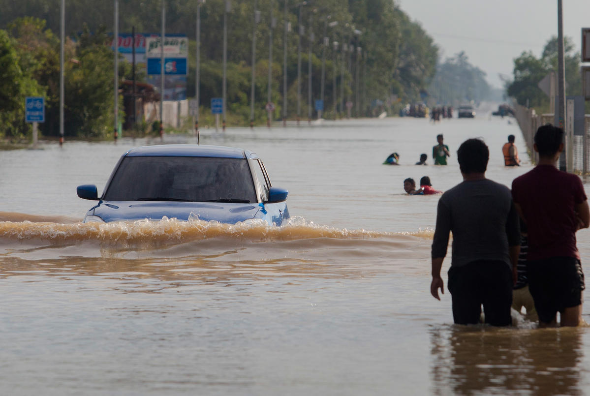 Flooded Roads after Pabuk Cyclone in Thailand. © Chanklang  Kanthong / Greenpeace