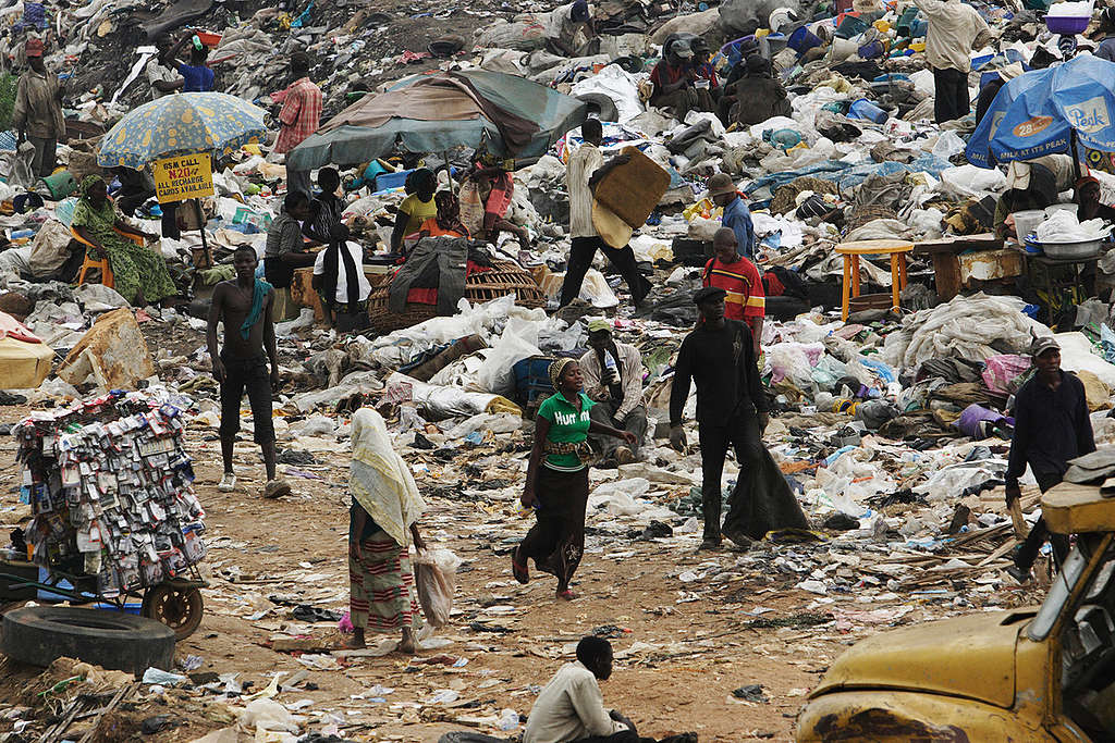 Olusosum Dump Site. © Greenpeace / Kristian Buus