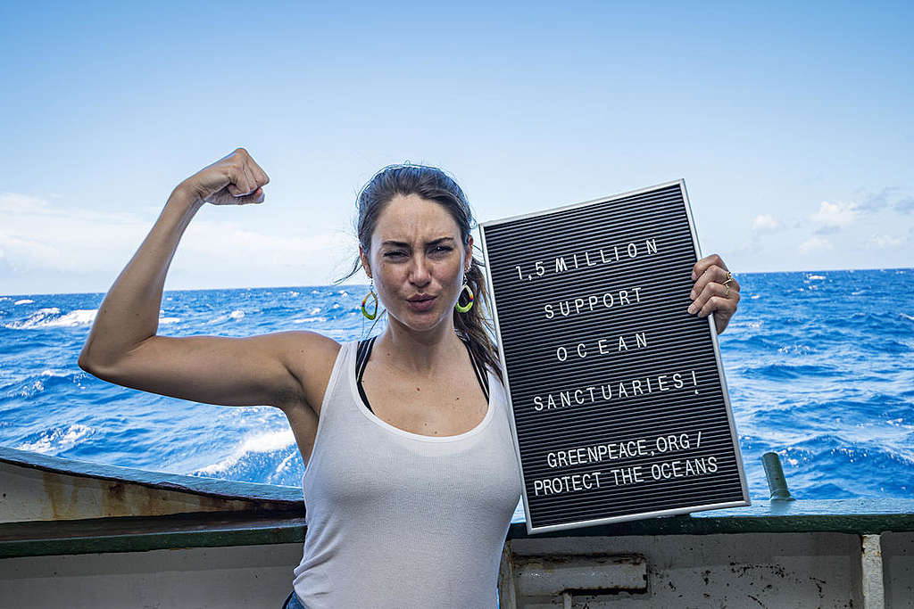 Shailene Woodley with Greenpeace in the Sargasso Sea. © Shane Gross / Greenpeace