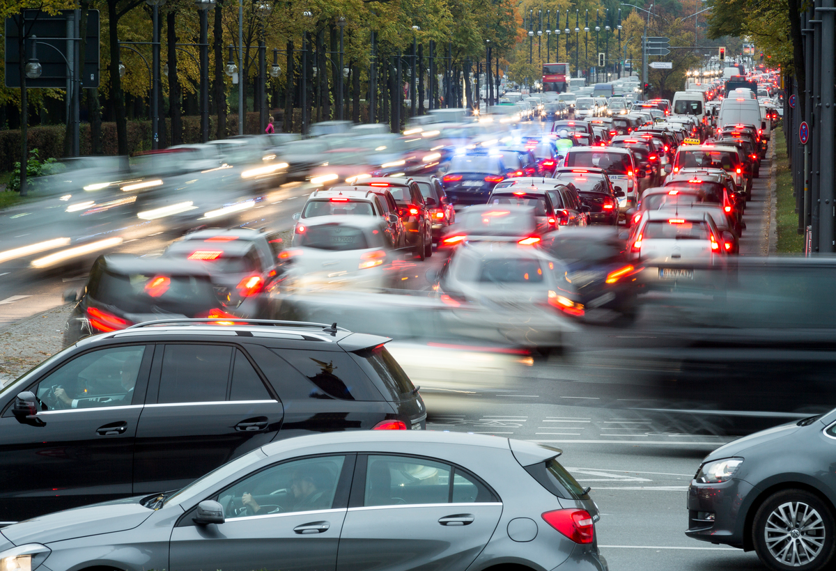 Rush Hour at Multi Lane Street in Berlin. © Paul Langrock / Greenpeace