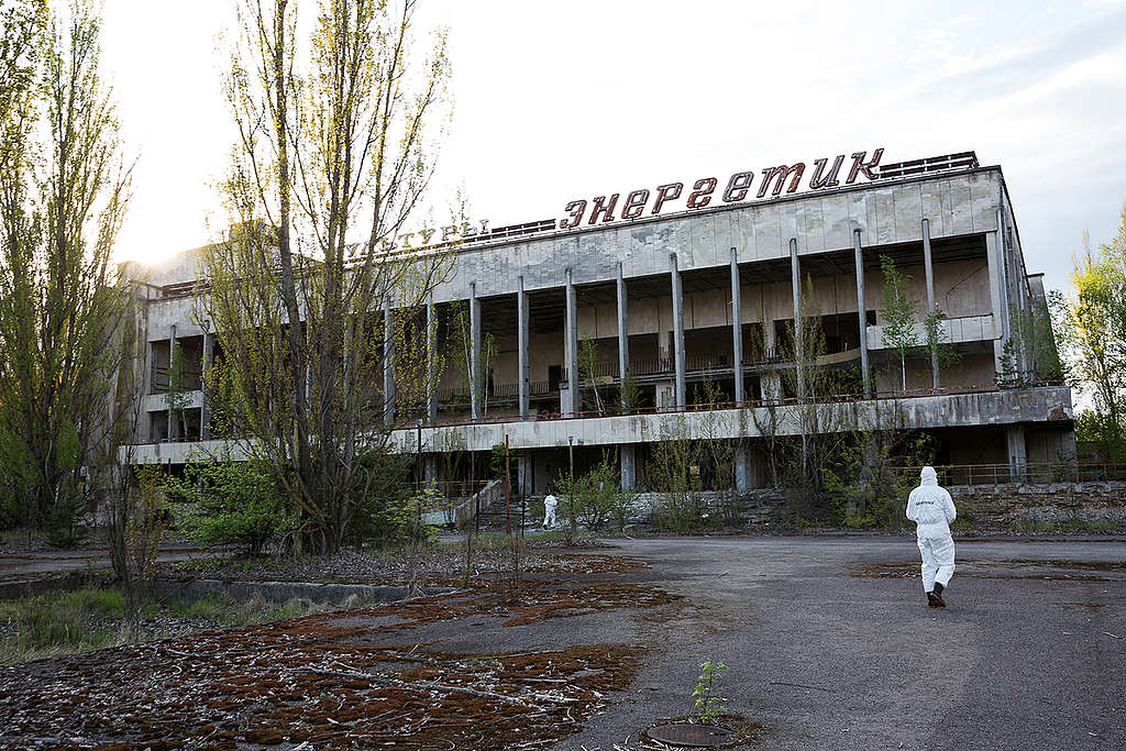 30th Anniversary Tour at Chernobyl. © Daniel Müller / Greenpeace