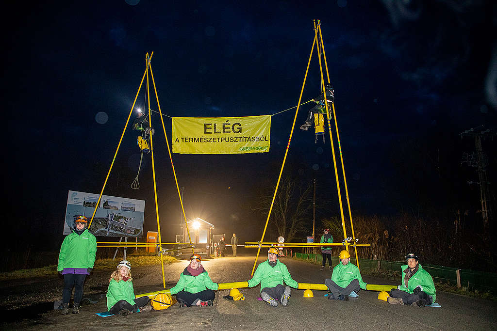 Greenpeace akció a Fertőnél