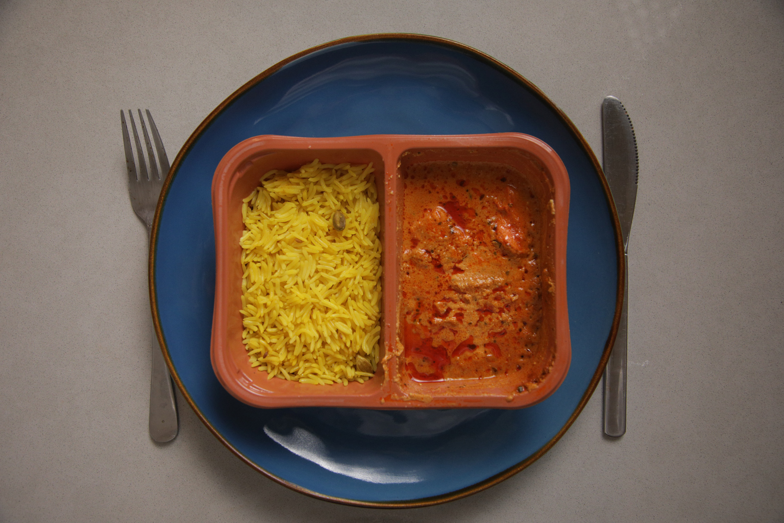 Egy új Greenpeace-jelentés szerint emberek milliói mérgezhetik magukat a mikrózható műanyag csomagolású ételekkel