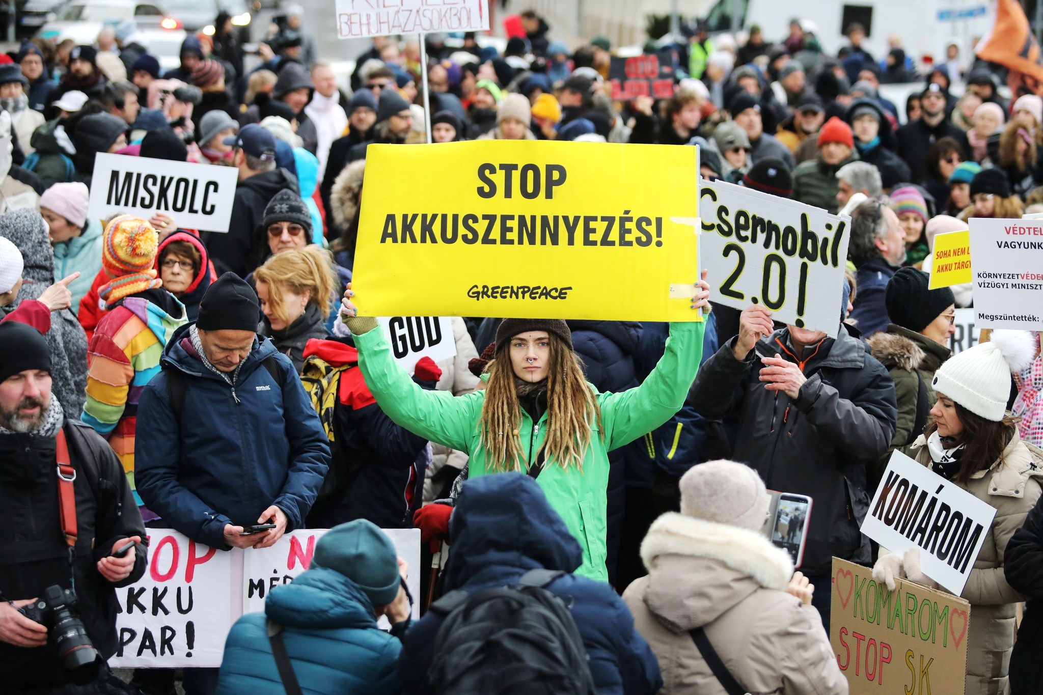 Oldószereket, ipari eredetű anyagokat talált a debreceni SEMCORP-gyár melletti vízfolyásban a MIAKÖ és a Greenpeace