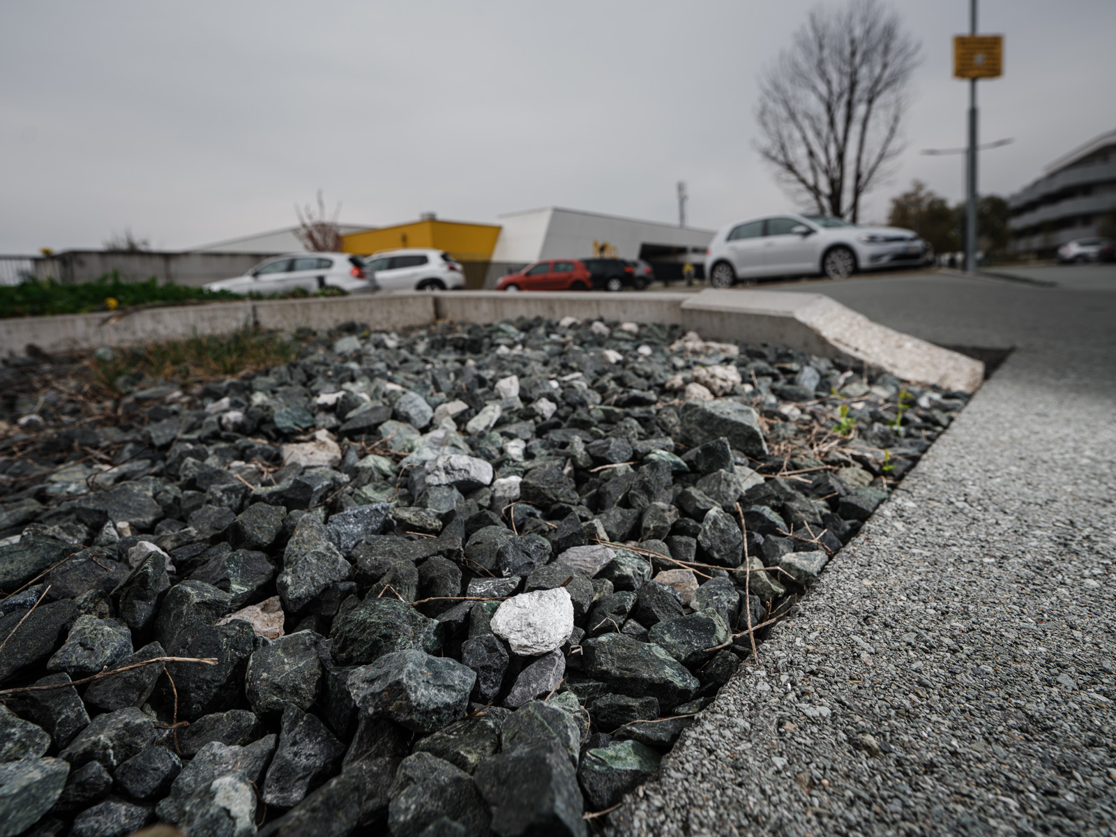 Lakossági tájékoztató a nyugat-magyarországi azbeszttartalmú útburkolati kőzetanyaggal kapcsolatban Lakossági tájékoztató a nyugat-magyarországi azbeszttartalmú útburkolati kőzetanyaggal kapcsolatban