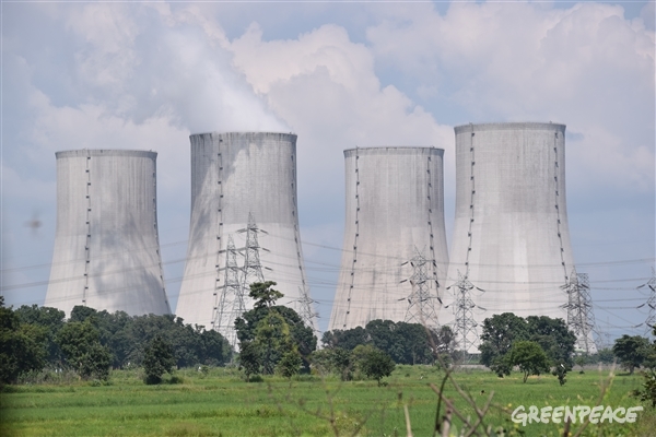 Power plant emitting toxic fumes