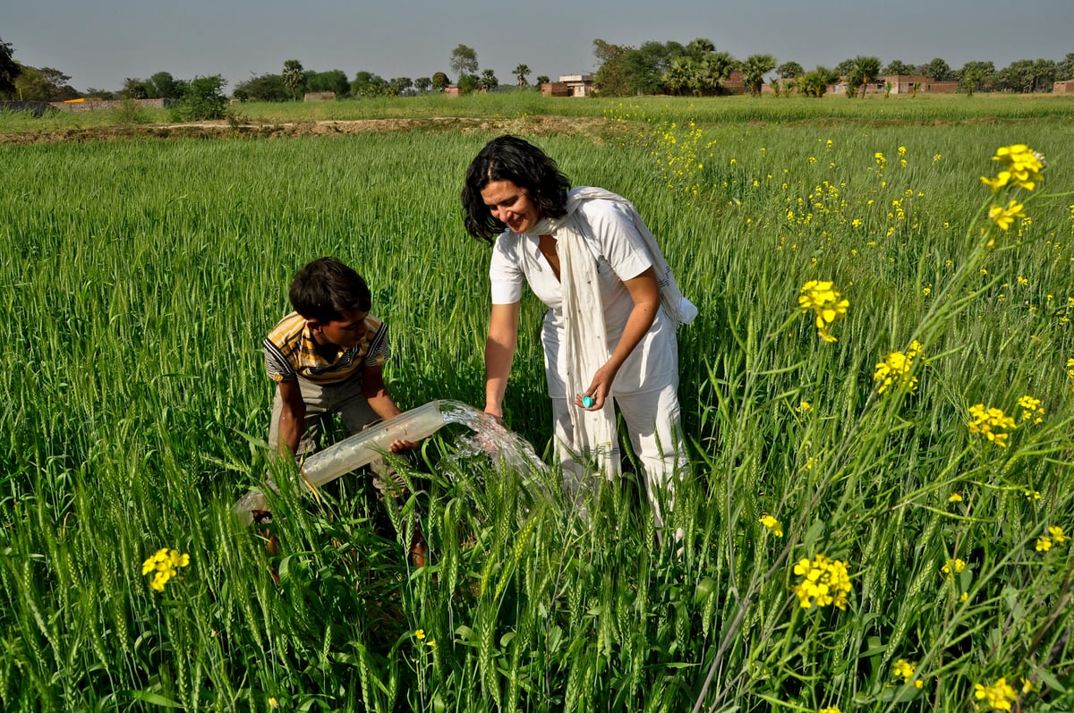 Sampling for Water Testing in Bihar. © Swapan Nayak