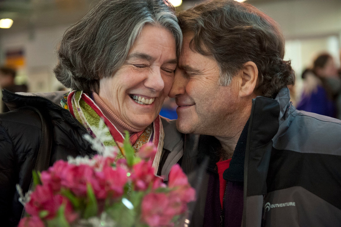 Peter Willcox Meets His Wife at St. Petersburg Airport. © Dmitry Sharomov