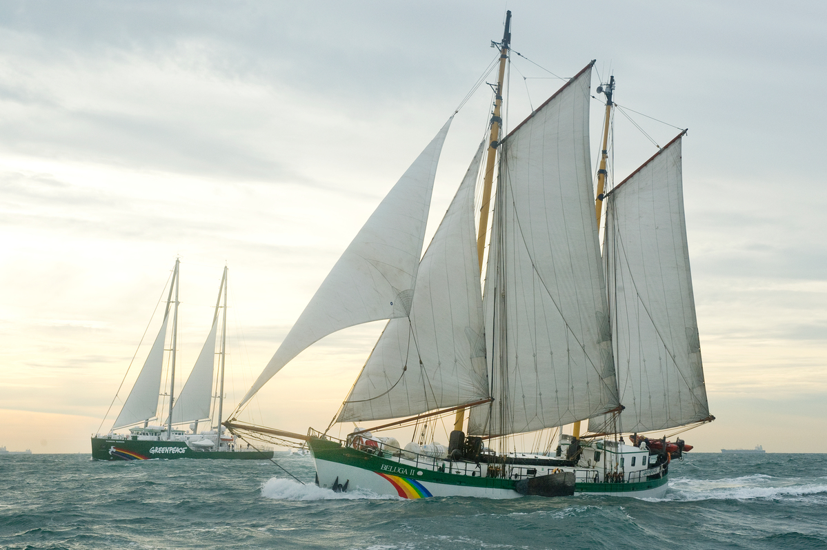 Rainbow Warrior III and Beluga II at North Sea. © Bente Stachowske