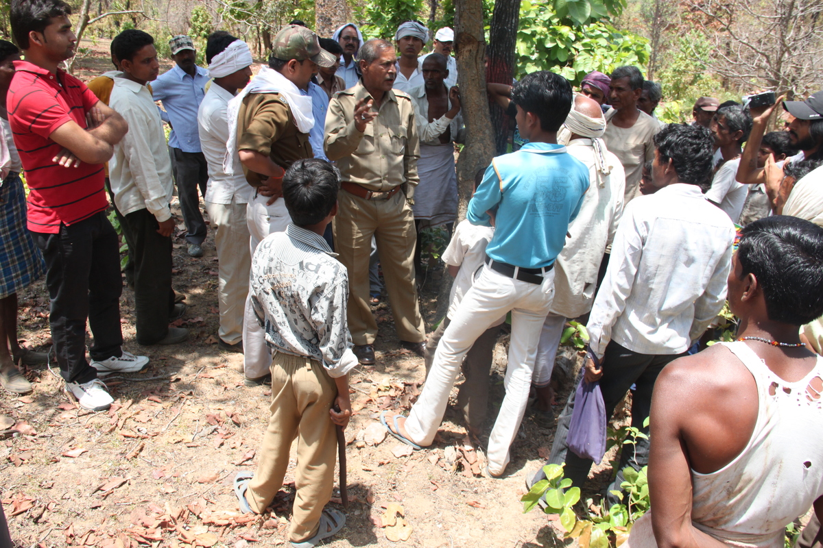 Villagers from Mahan Oppose Forest Marking. © Vinit Gupta