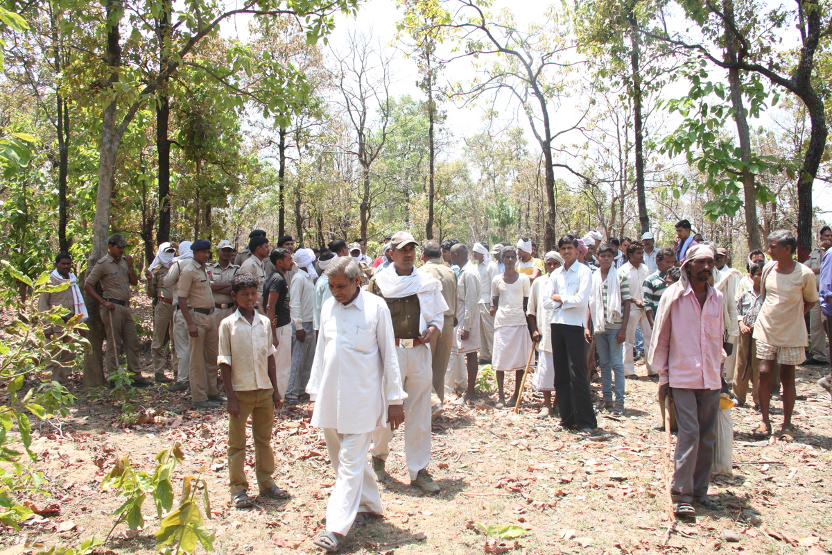 Villagers from Mahan Oppose Forest Marking. © Vinit Gupta