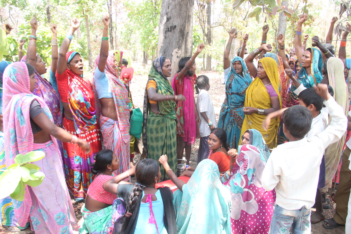 Villagers from Mahan Oppose Forest Marking. © Vinit Gupta