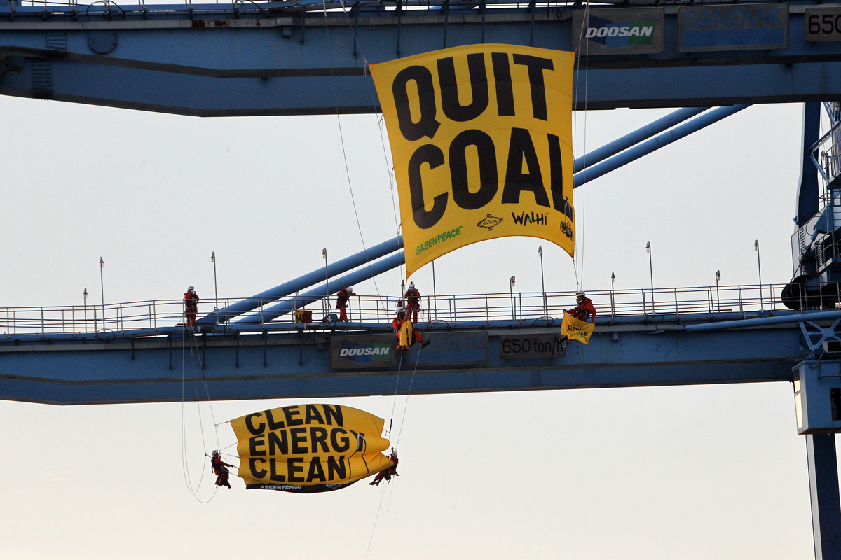 Action at Cirebon Power Plant in Java. © Afriadi Hikmal / Greenpeace