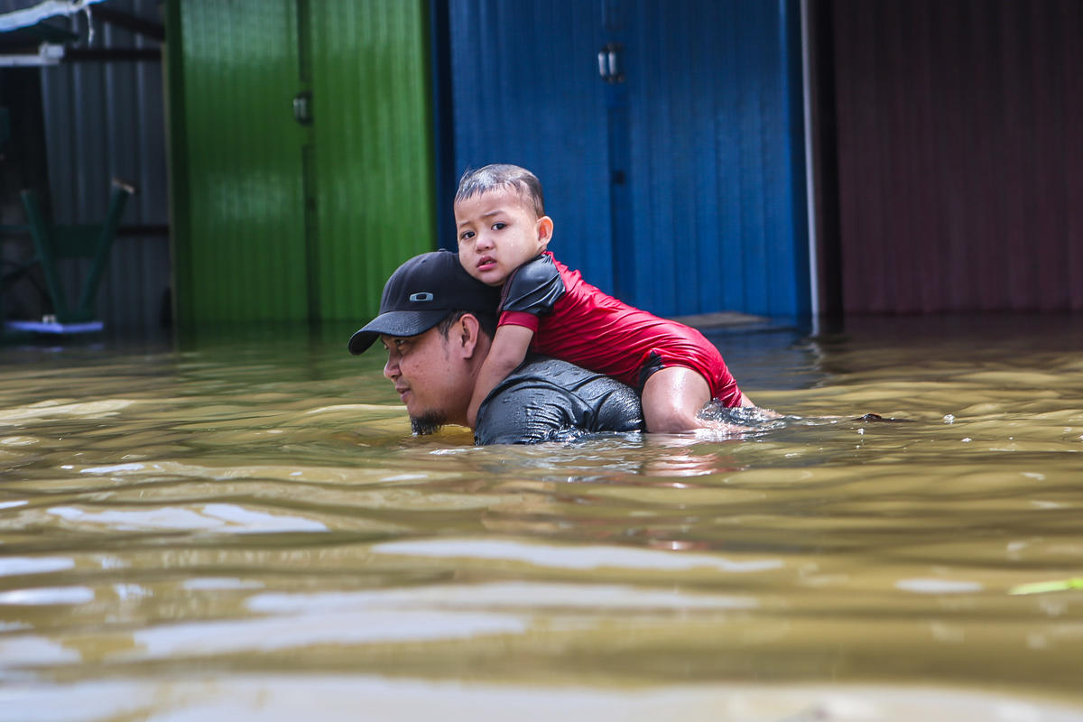 Flood in Samarinda, East Kalimantan. © Saipul Anwar / Greenpeace