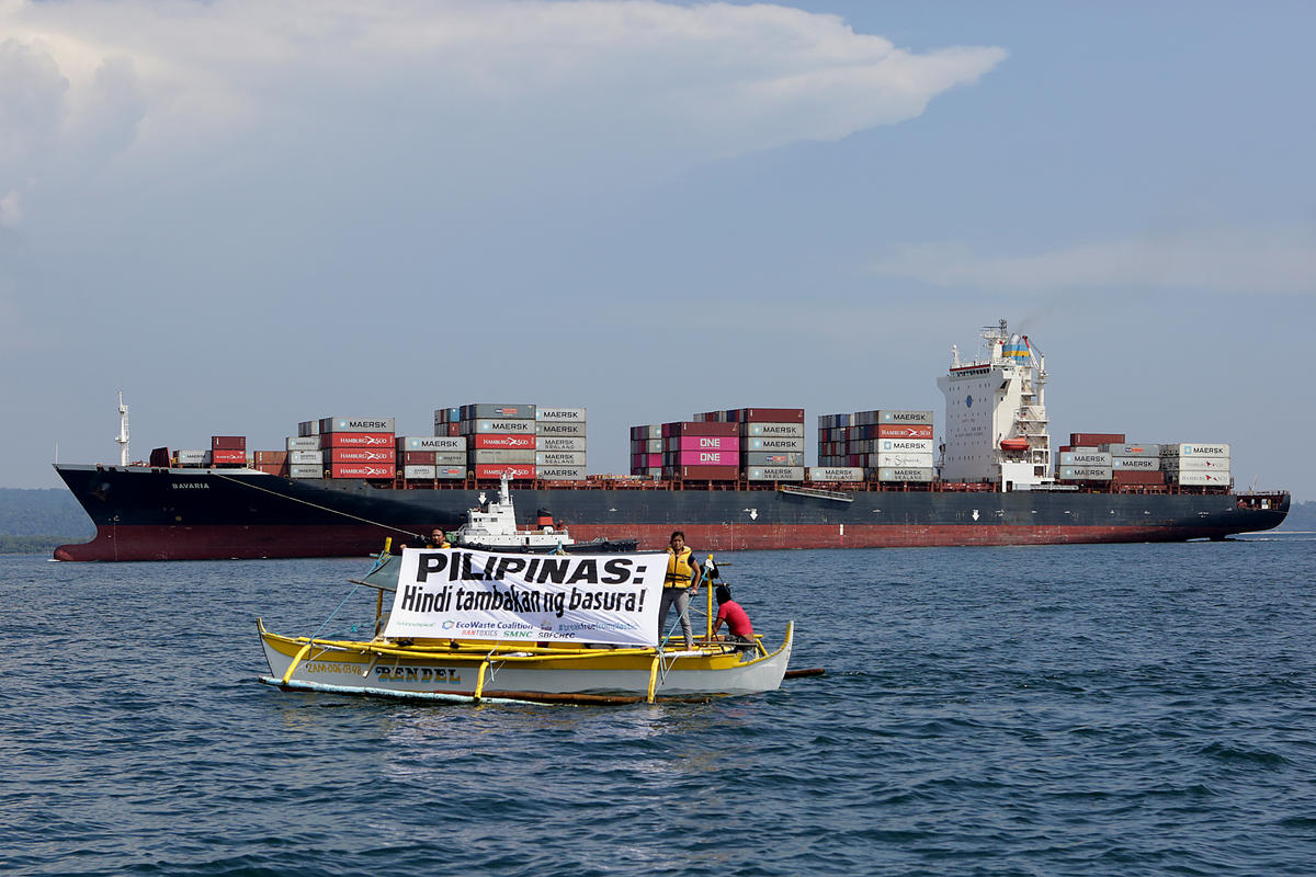 Canadian Waste Shipped Back to Canada in the Philippines. © Greenpeace