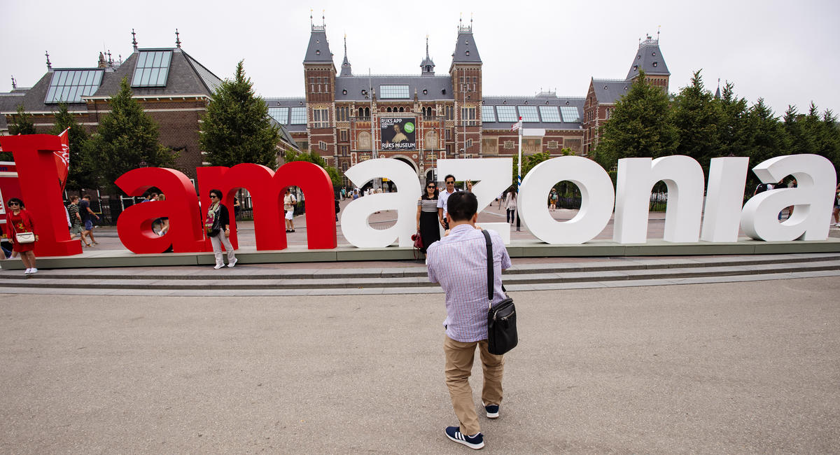 Solidarity “IAmazonia” Sign in Amsterdam. © Marten van Dijl / Greenpeace