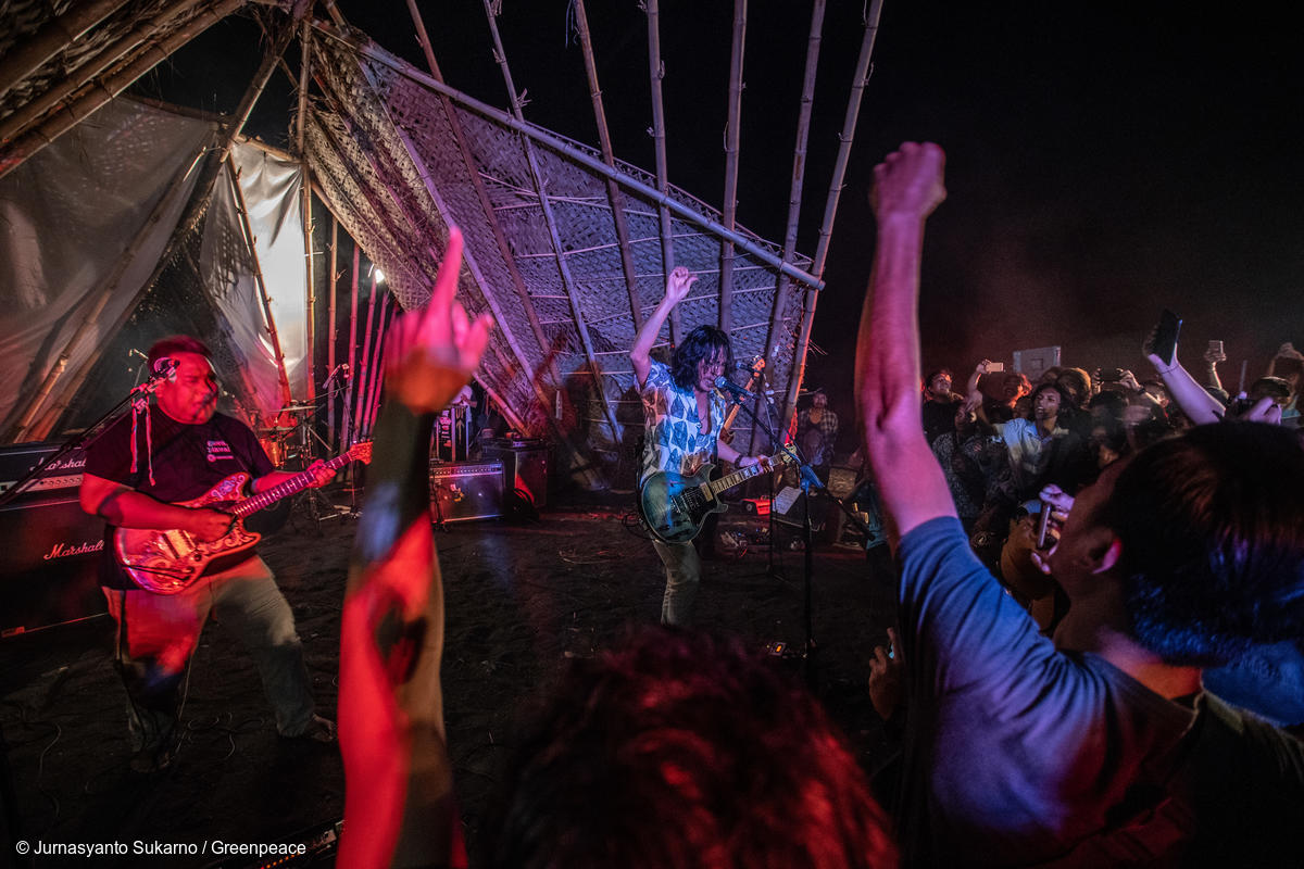 Concert at Summer Festival 2.0 in Bali. © Jurnasyanto Sukarno / Greenpeace