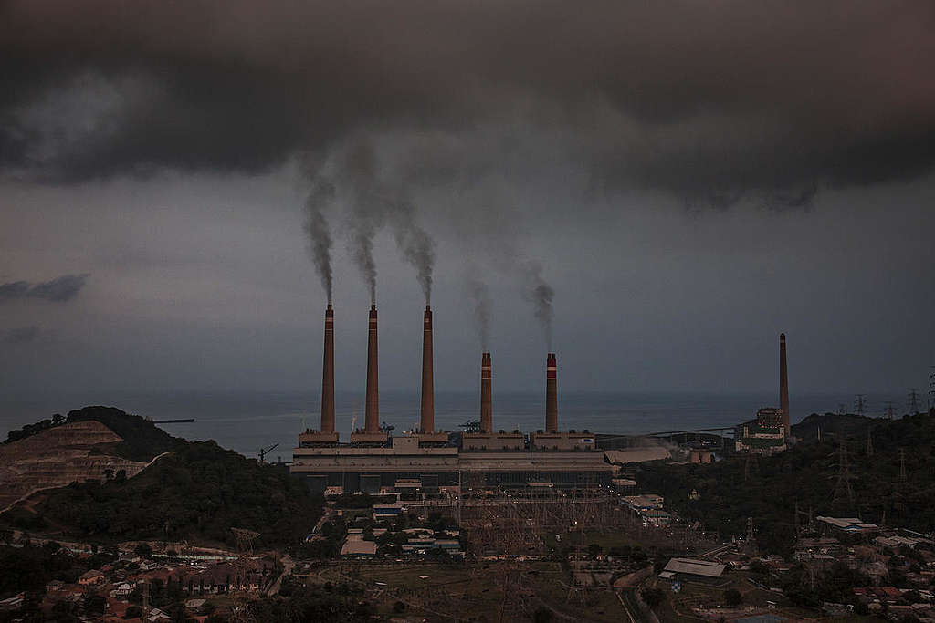 Coal Power Plants in Suralaya, Indonesia. © Ulet  Ifansasti / Greenpeace