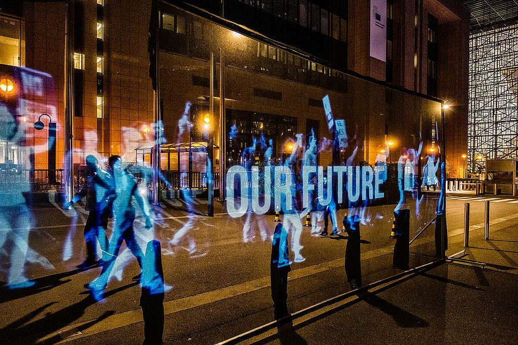 Hologram Projection at European Council Summit in Brussels. © Tim Dirven / Greenpeace