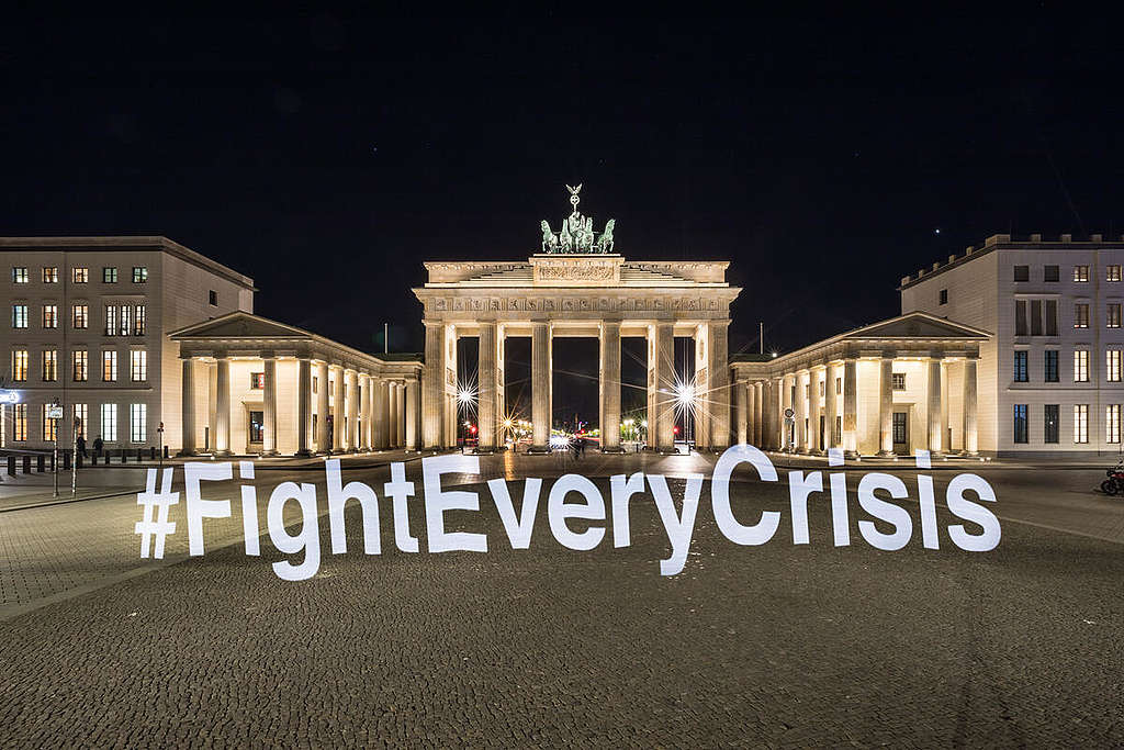 Climate Strike with Light Painting during Coronavirus in Berlin. © Gordon Welters / Greenpeace Climate Strike with Light Painting during Coronavirus in Berlin. © Gordon Welters / Greenpeace