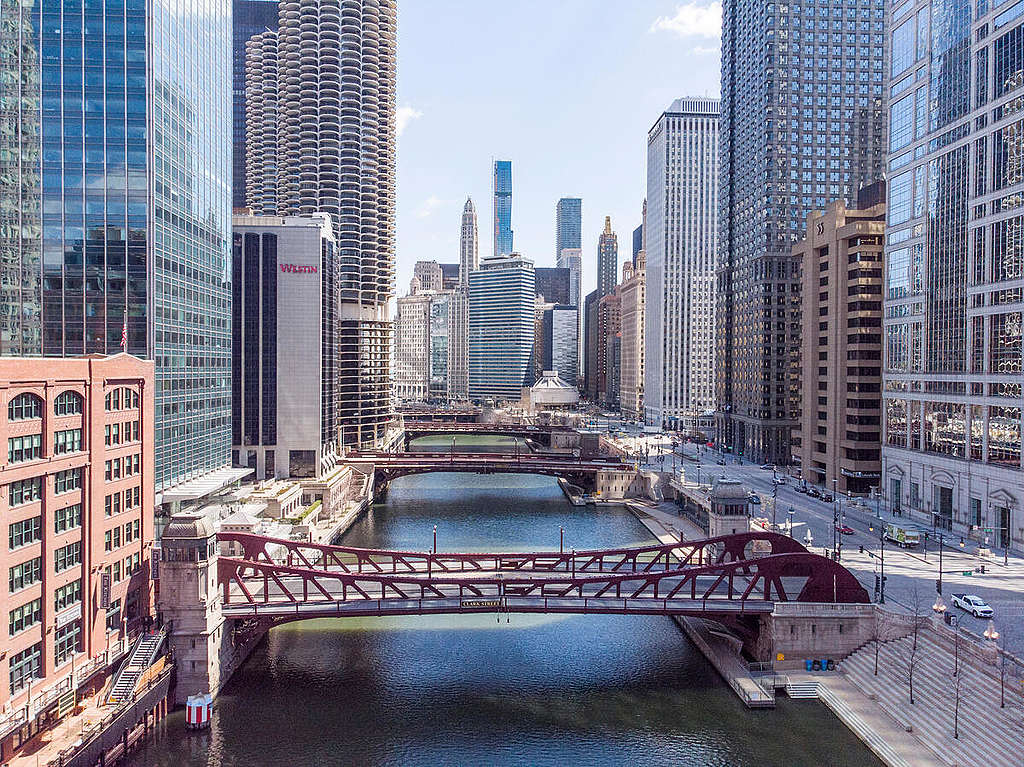 COVID-19 Empties Streets in Chicago. © Mitchell Wenkus / Greenpeace COVID-19 Empties Streets in Chicago. © Mitchell Wenkus / Greenpeace