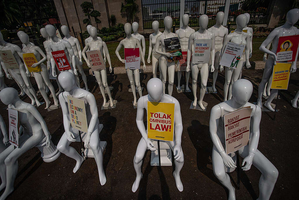 Mannequins Protest in Jakarta. © Jurnasyanto Sukarno / Greenpeace