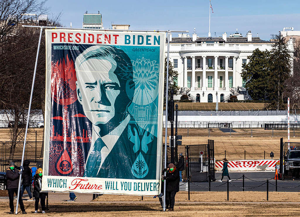 Fairey’s "Biden: Which Future" Art Banner in Washington DC. © Tim Aubry / Greenpeace Fairey’s "Biden: Which Future" Art Banner in Washington DC. © Tim Aubry / Greenpeace