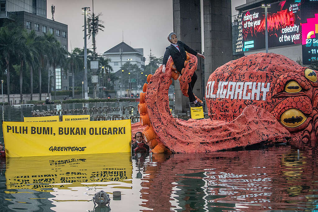 Monster Oligarchy Protest In Jakarta. © Jurnasyanto Sukarno / Greenpeace Monster Oligarchy Protest In Jakarta. © Jurnasyanto Sukarno / Greenpeace