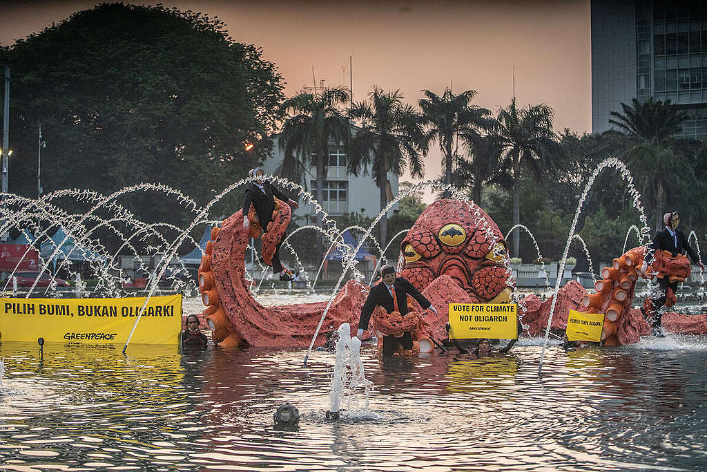 Oligarchy Monster Protest in Jakarta. © Jurnasyanto Sukarno / Greenpeace Oligarchy Monster Protest in Jakarta. © Jurnasyanto Sukarno / Greenpeace