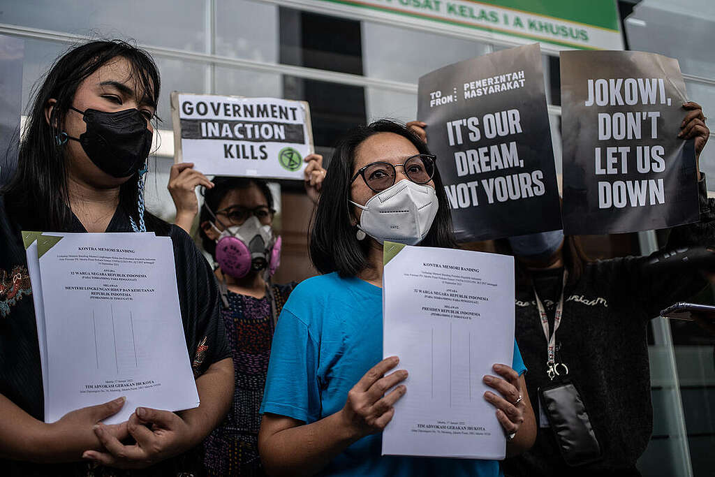 Citizen Lawsuit against Air Pollution in Indonesia One of the citizens, Khalisah Khalid (right), and lawyer Jeanny Sirait (left), talk to the press after the advocacy team, which accompanied 32 citizens in the citizen's lawsuit over Air Pollution in Jakarta, registered a counter-memorandum of appeal at the Central Jakarta District Court (PN Jakpus) as a further legal step against the appeal made by four state official defendants, the President of the Republic of Indonesia Joko Widodo, Minister of Environment and Forestry, Minister of Home Affairs, and Minister of Health.