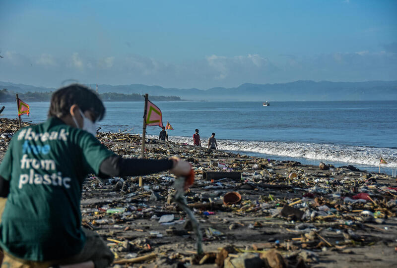 Dari Krisis ke Solusi: Greenpeace Dorong Tanggung Jawab Produsen dalam Forum Multipihak Implementasi Peta Jalan Pengurangan Sampah