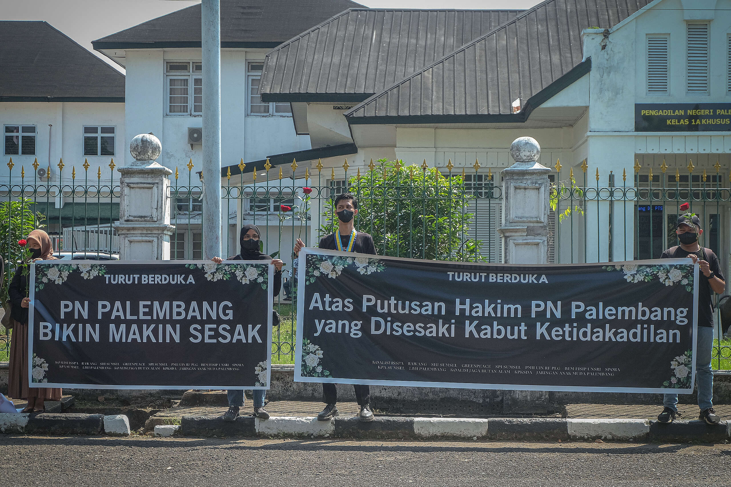 Kabar Buruk yang Menyesakkan: PN Palembang Tidak Menerima (NO) Gugatan Kabut Asap Belasan Warga Sumatera Selatan