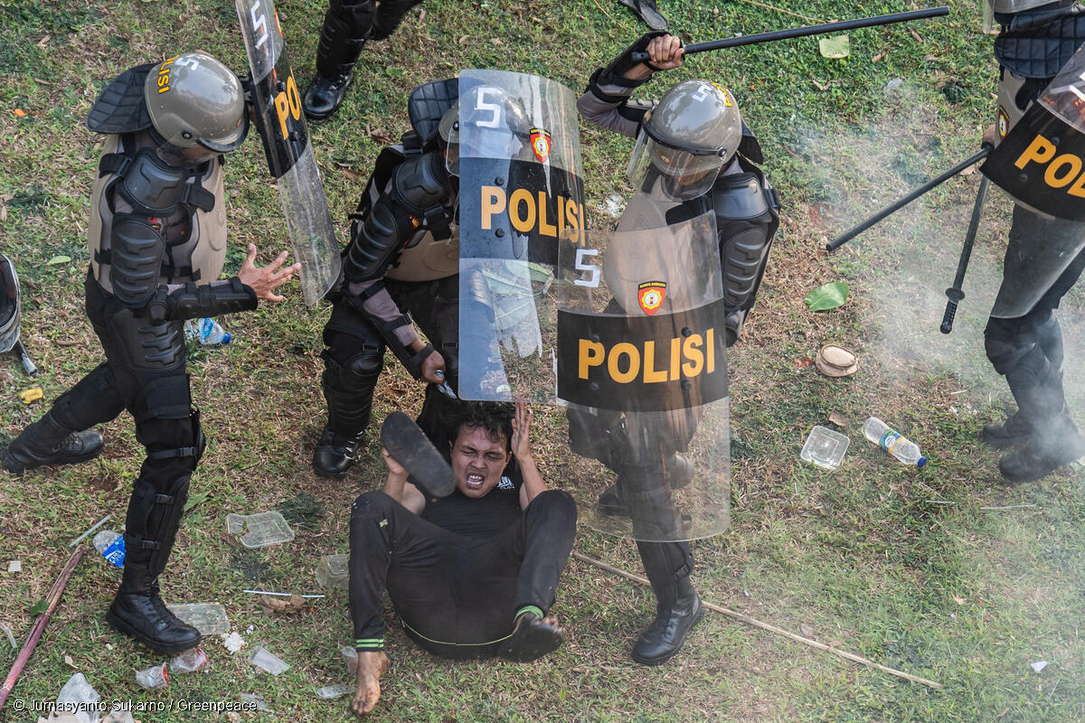 Rakyat Ditindas dan Dilindas! Hentikan Kekerasan Aparat, Bebaskan Semua Demonstran