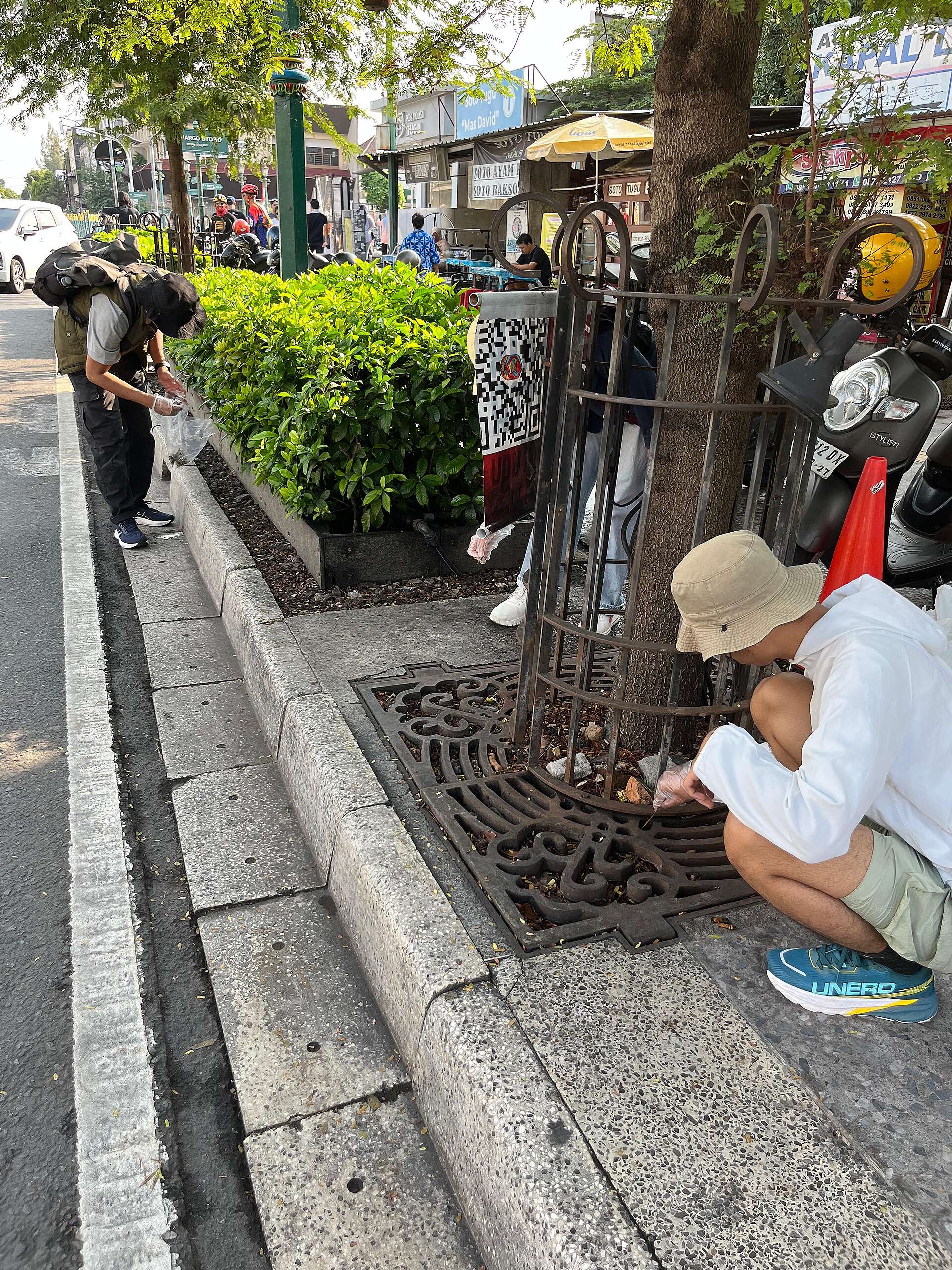 Cleaning Up activity by volunteers from Yogyakarta in August, 31 2025