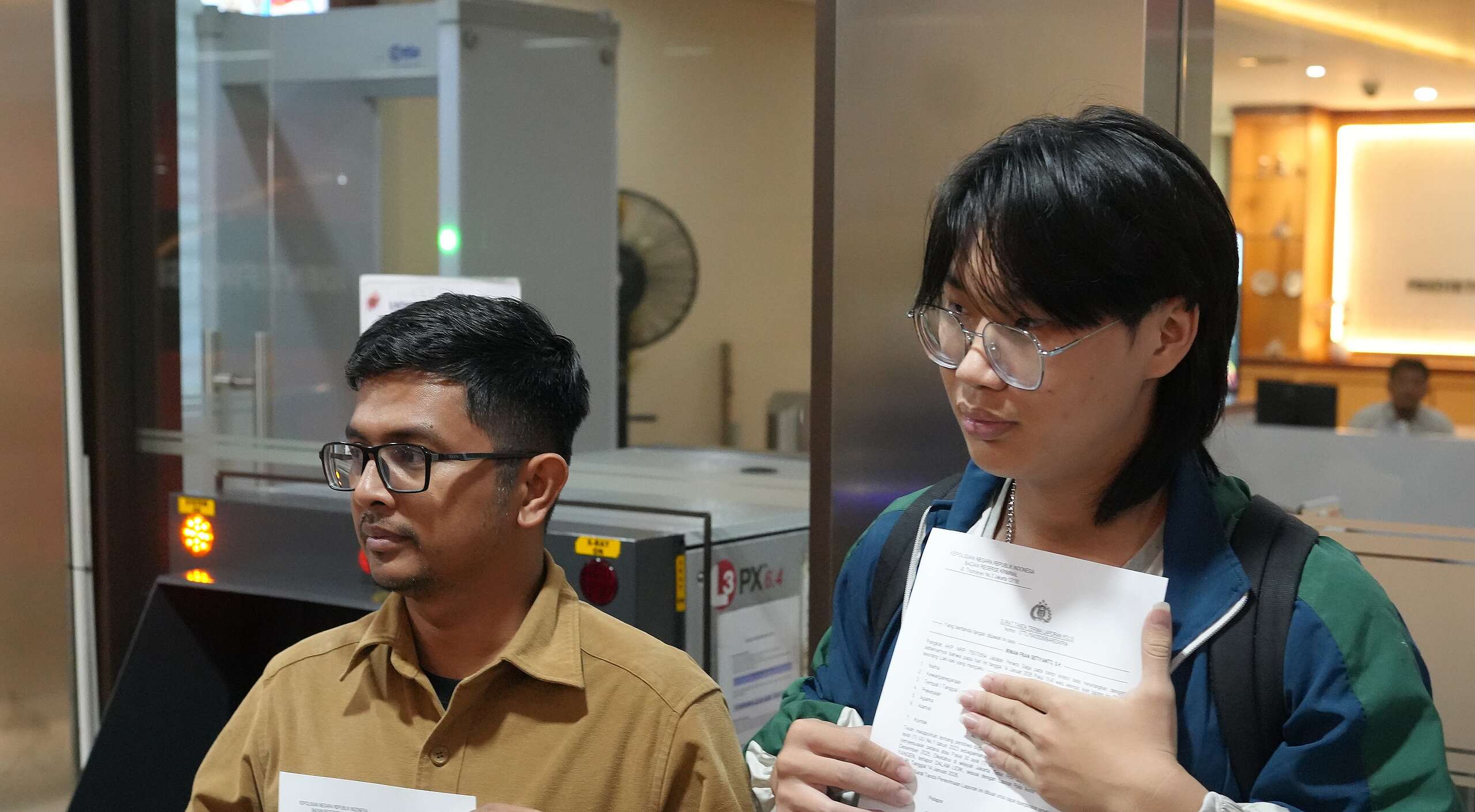 Melawan Pembungkaman, Merawat Demokrasi: Aktivis dan Konten Kreator Laporkan Teror ke Polisi