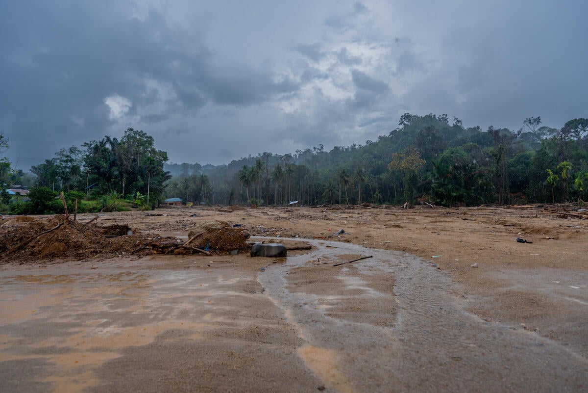 Aftermath of the Flash Flood in Tukka Subdistrict, Central Tapanuli. © Alif R Nouddy Korua / Greenpeace
