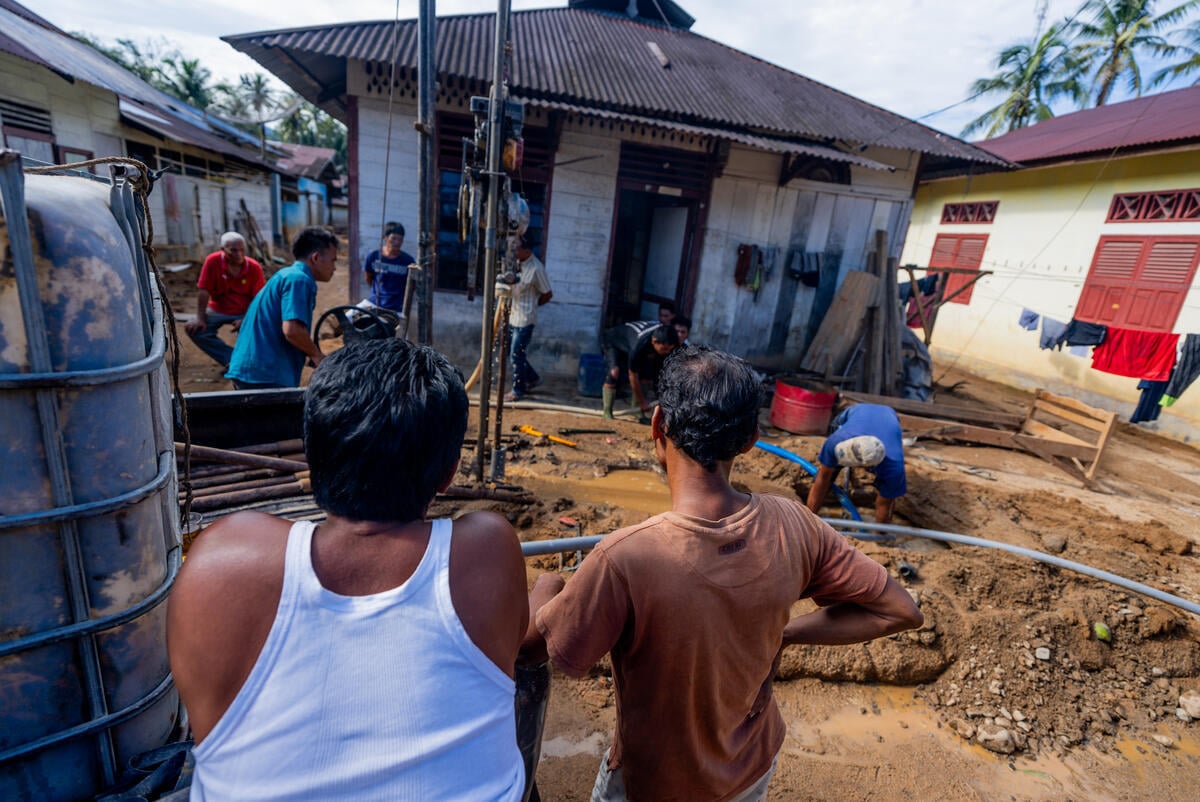 Drilling Clean Water Well after the Flash Flood in Tukka Subdistrict, Central Tapanuli. © Alif R Nouddy Korua / Greenpeace