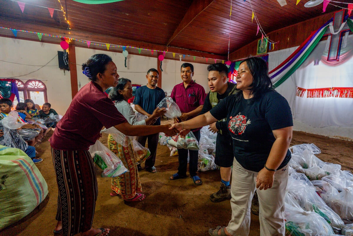 Aid and Donations Delivered after the Flash Flood in Tukka Subdistrict, Central Tapanuli. © Alif R Nouddy Korua / Greenpeace