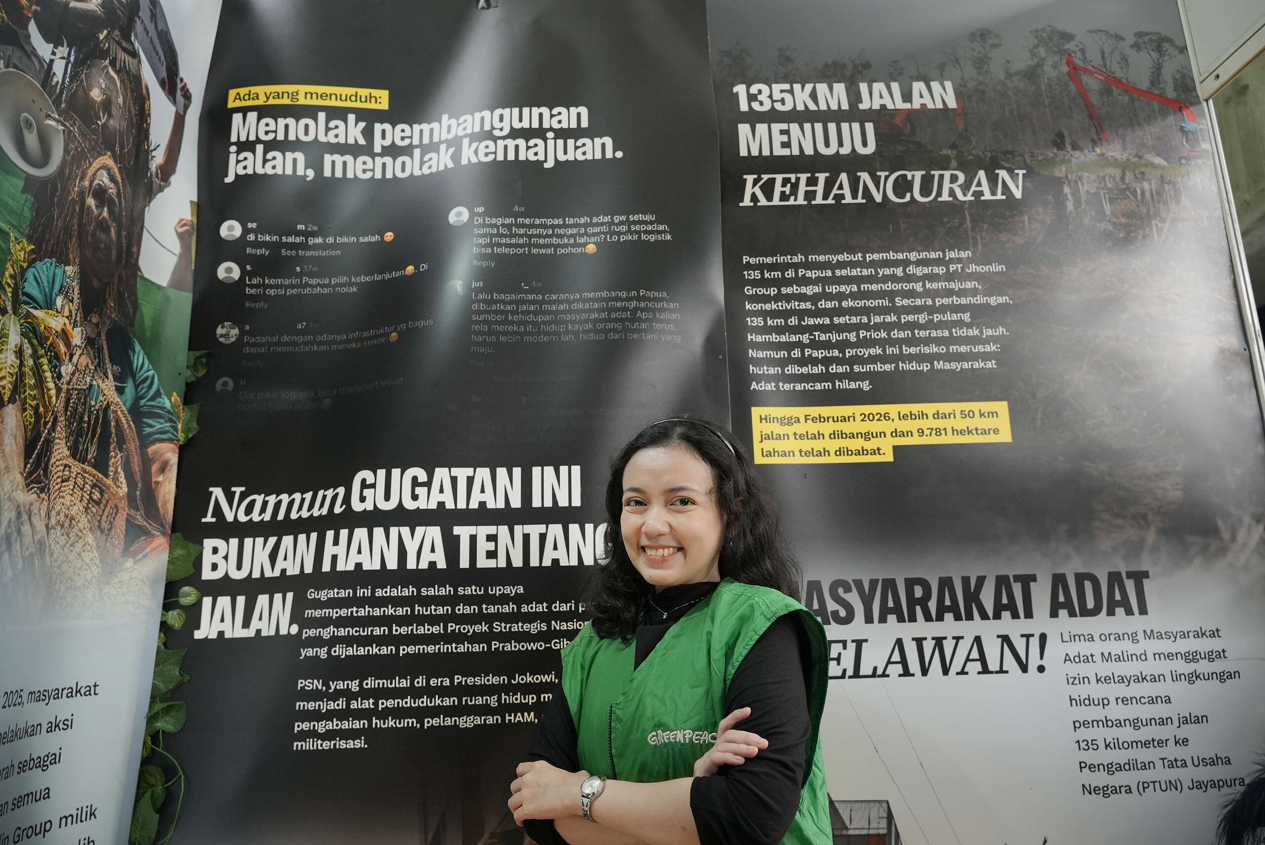 Haifa, relawan Greenpeace Indonesia, turut mengkampanyekan isu-isu lingkungan dan Masyarakat Adat yang terdampak akibat PSN Merauke dalam acara Pesta Media 2026 di Taman Ismail Marzuki, Jakarta.